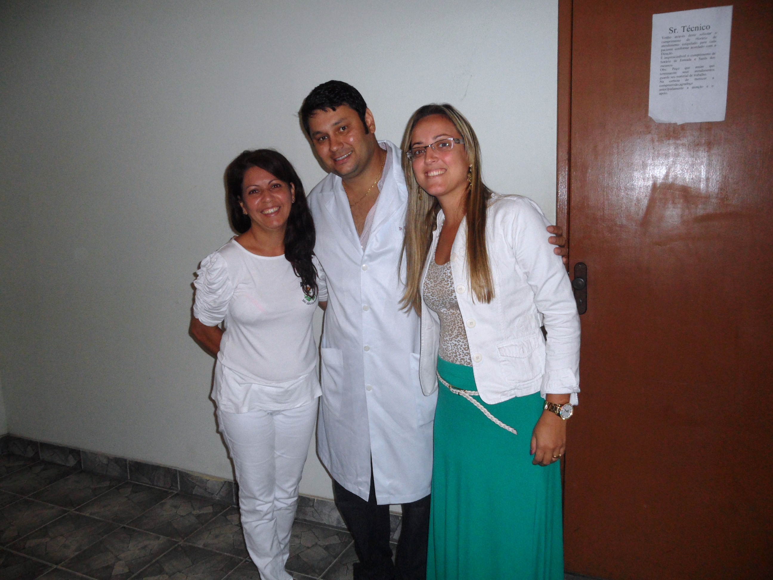 Sr. Danubio Fernando com a Fisioterapeuta Daniele Peçanha do Amaral & a responsável Administrativa da APAE de São João da Barra-RJ a Sra. Sananda Melo Lopes